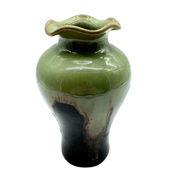 GREEN DRIP OVER BLACK STUDIO POTTERY VASE BY UNKNOWN ARTIST 6.25"H X 3.5" W - Picture 1 of 4